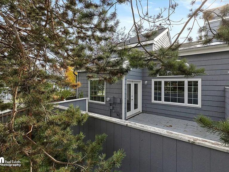 1831 Commodore Dr — Photo 20