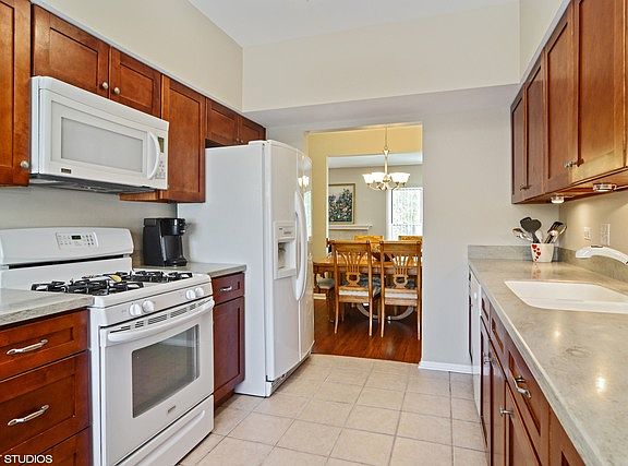 4th image of 544 W Parkside Dr #15B3