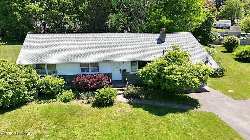 4th image of 19 Lillian Drive