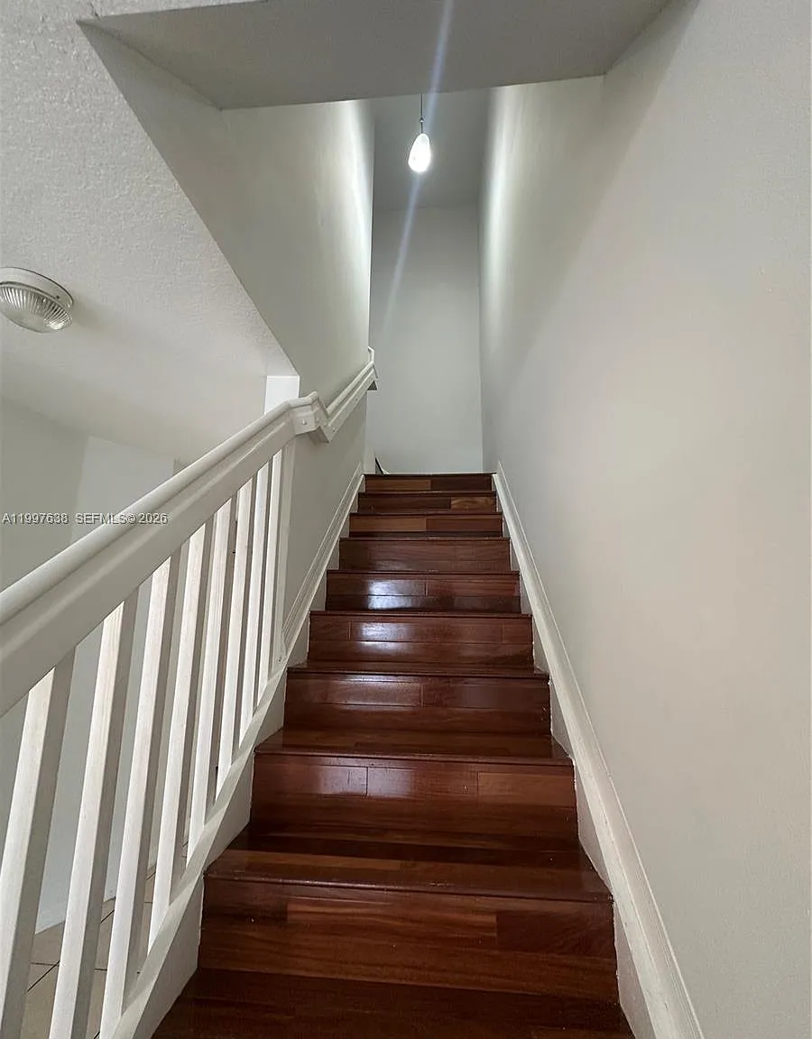 3 bed, 1382 sqft, $2,650 — Photo 3
