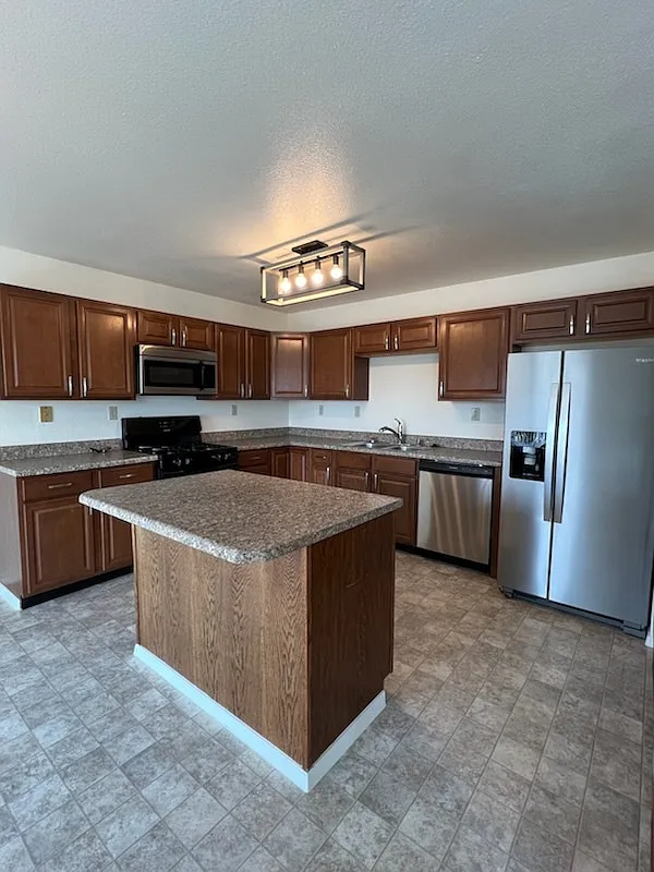 5 bed, 3.5 bath, 2132 sqft, $2,412 — Photo 1