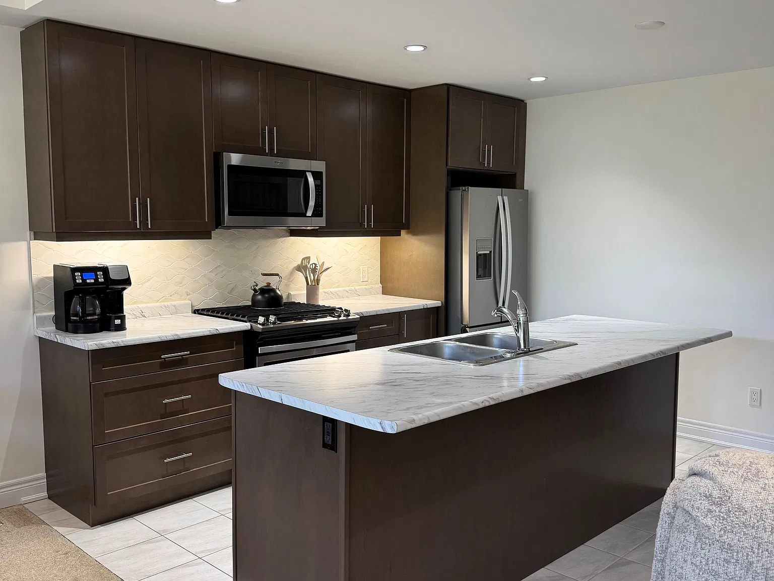 3 bed, $2,400 — Photo 3