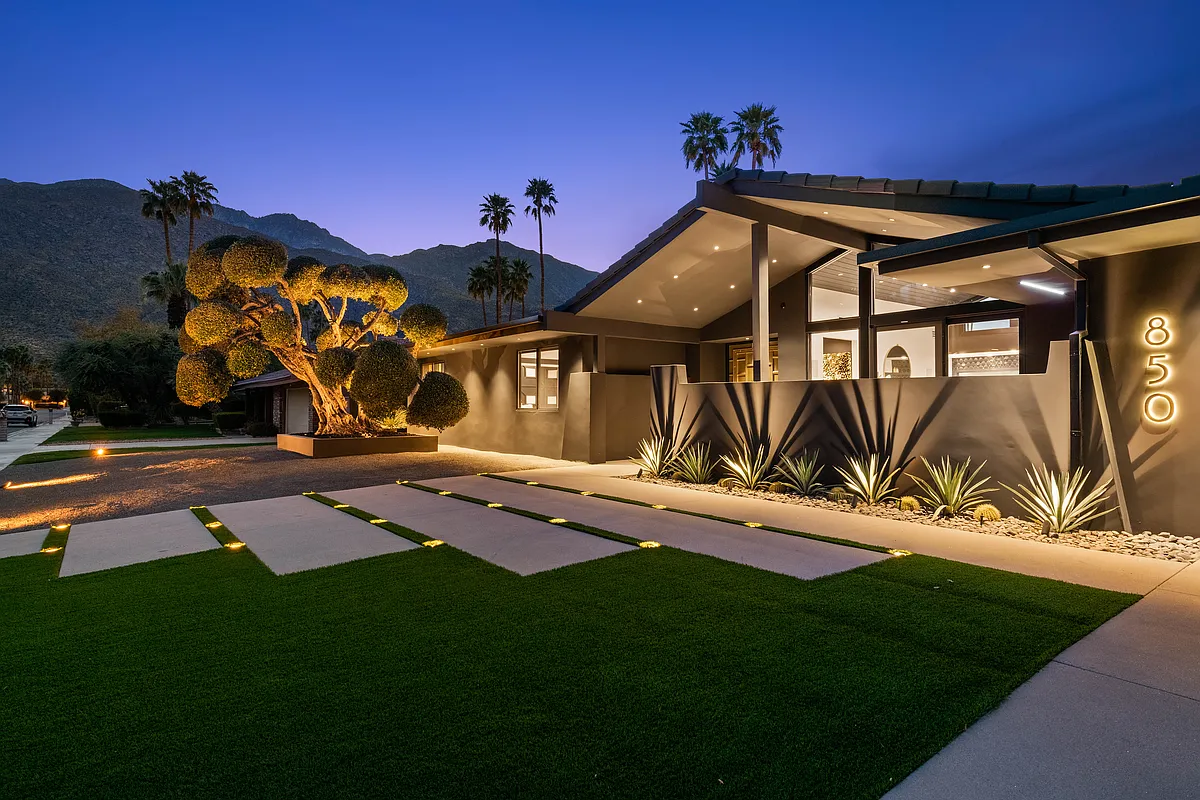 Building Photo - 850 E Sierra Way