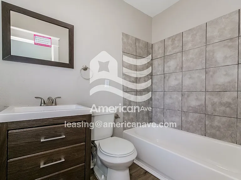 1753923_010_main_bathroom_13734112.jpg