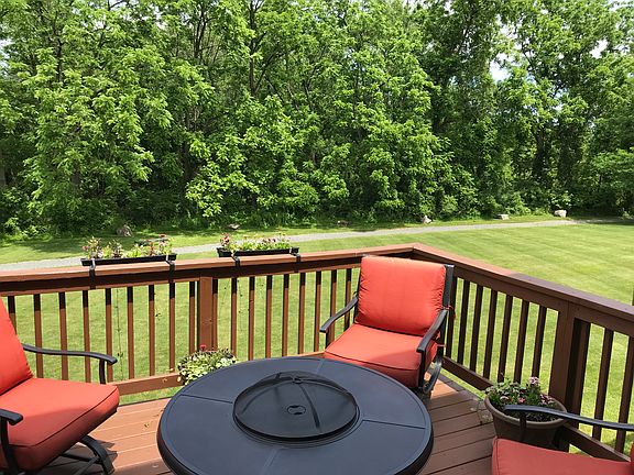 Private yard/deck