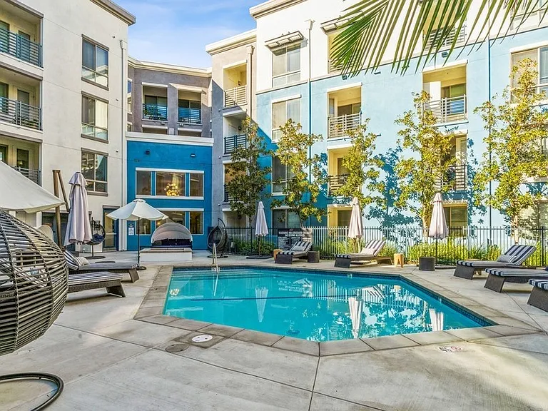 Exterior Pool 2