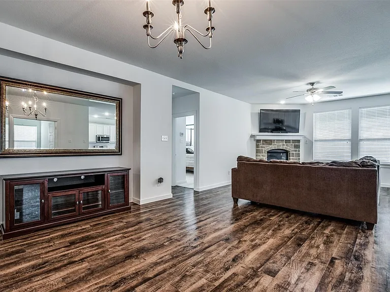 1532 Calcot Ln — Photo 13