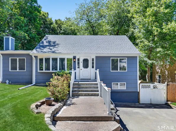 40 Sleepy Hollow Lane, Stamford, CT 06907
