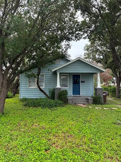 3 bed, 2.0 bath, 966 sqft, $1,600 — Photo 1