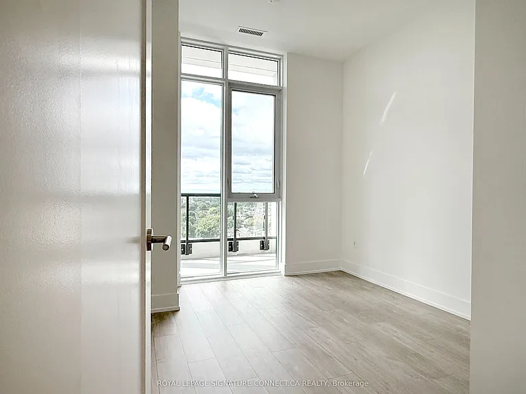 858 Dupont St #Penthouse 33 — Photo 17