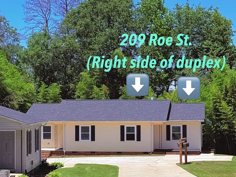209 Roe St - Right side of duplex - 2 parking spots included