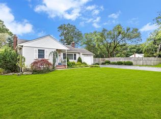 56 Juniper St, Islip, NY 11751