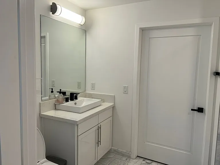 300 E 4th St #402 — Photo 54