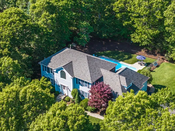141 Cairn Ridge Road, East Falmouth, MA 02536