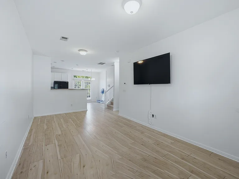 205 Azteca Dr — Photo 5