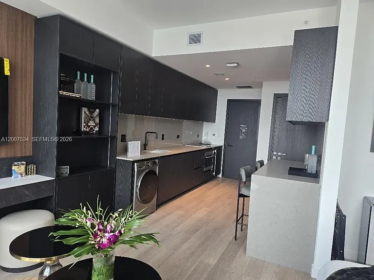 20 NE 11th St #2307 — Photo 5