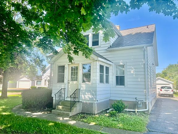 2nd image of 1032 N Rapids Rd