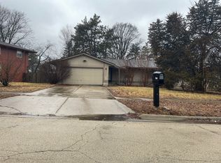 3001 Foliage Ln, Rockford, IL 61109
