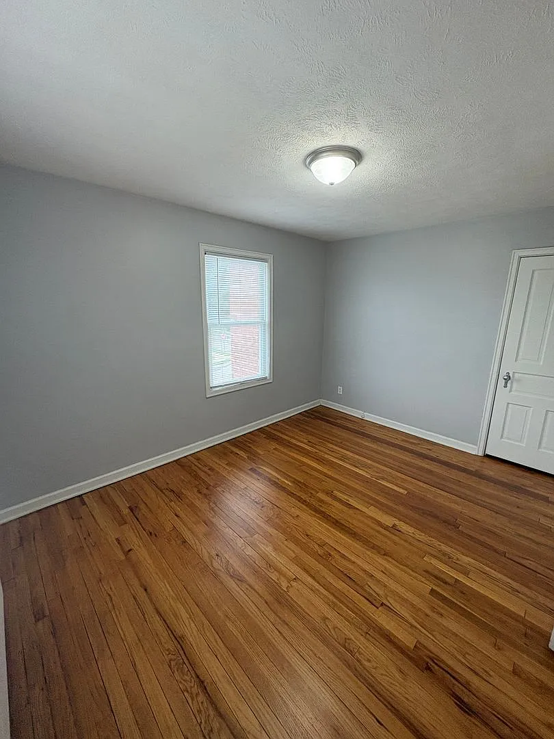 Hillside Court Apartments (304 N. 31st St) — Photo 3