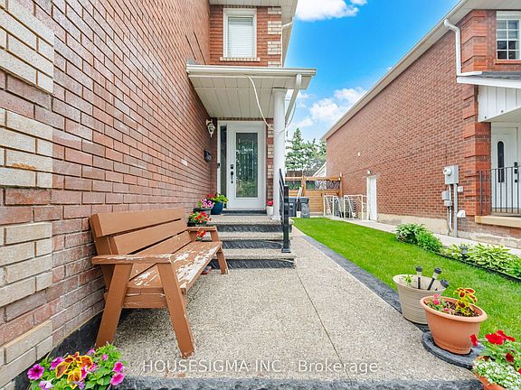 2nd image of 62 Ravenscliffe Ct