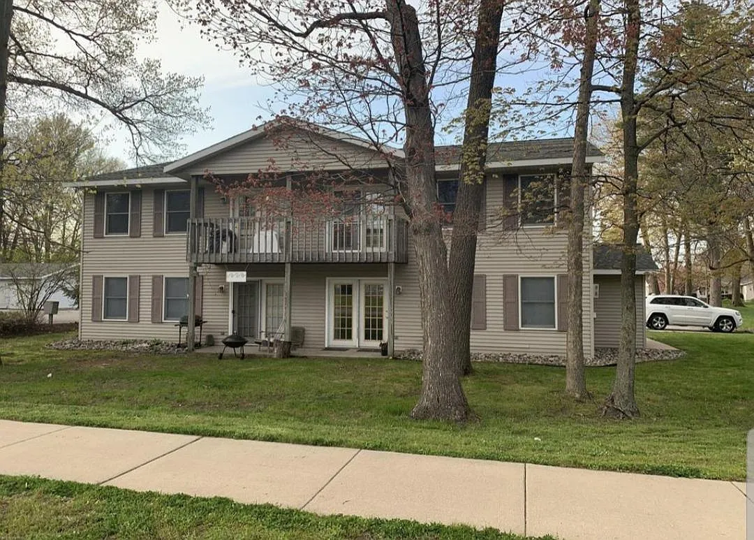 2 bed, 990 sqft, $1,200 — Photo 1