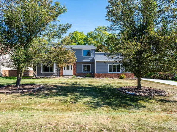 7337 Oak Tree Dr, West Bloomfield, MI 48322