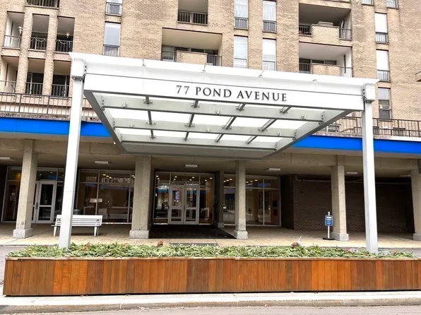 77 Pond Ave APT 906, Brookline, MA 02445