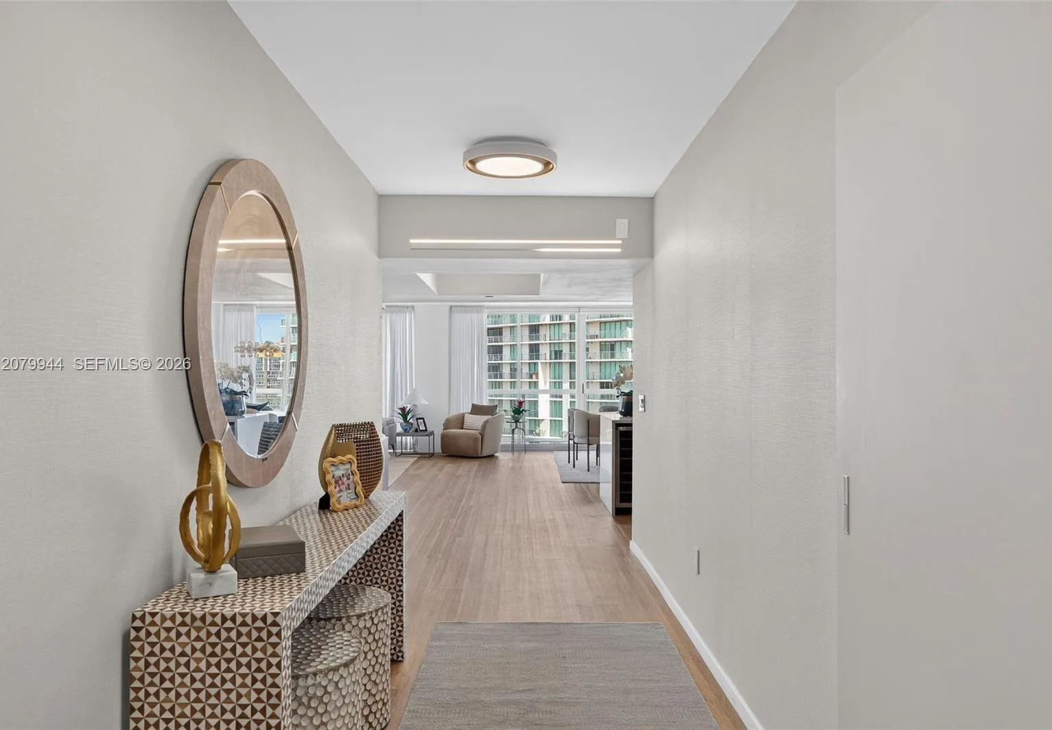 Oceania V Condo — Photo 3