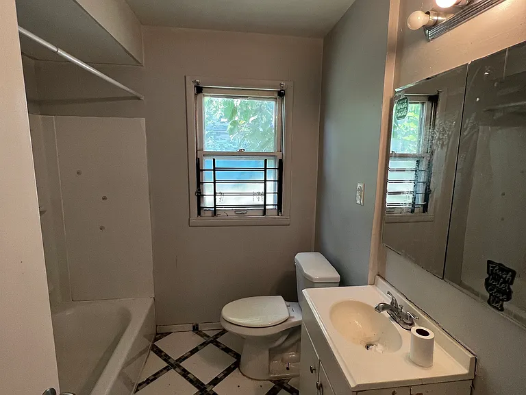 7620 Vaughan St — Photo 5
