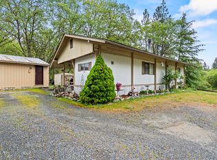 403 Azalea Dr, Grants Pass, OR 97526