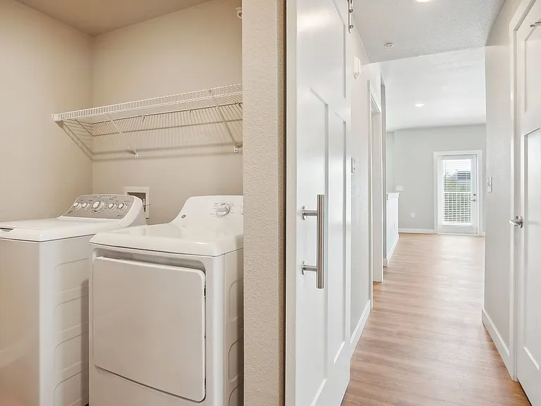 2602 N Cascade Ave — Photo 27