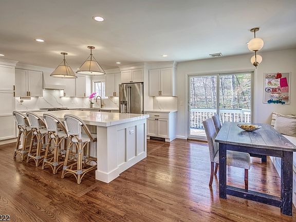 3rd image of 29 Cora Lane