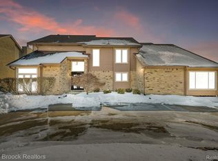 5547 Maple Leaf Ct, West Bloomfield, MI