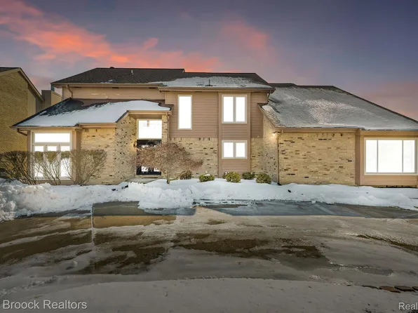 5547 Maple Leaf Ct, West Bloomfield, MI 48322