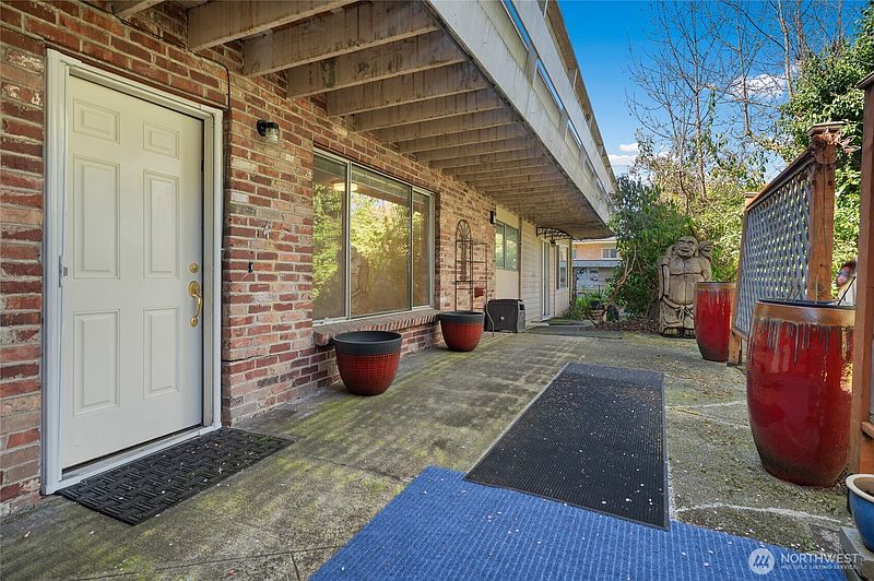 2nd image of 324 3rd Avenue S