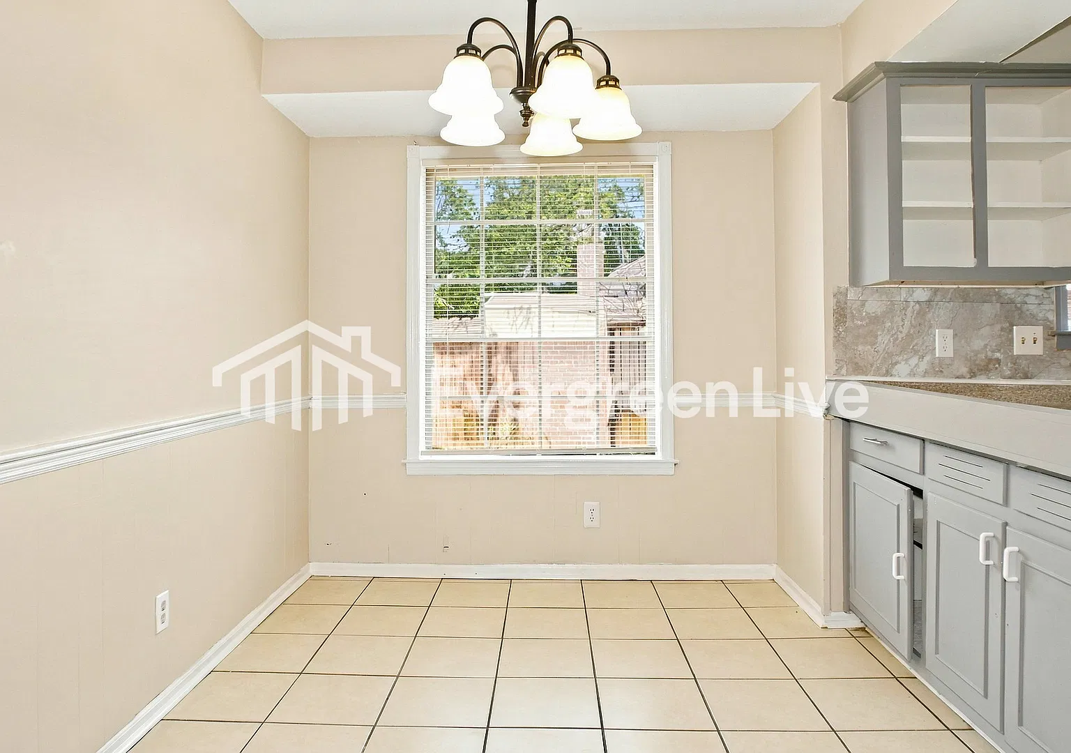 4 bed, 2.0 bath, 3025 sqft, $1,445 — Photo 3