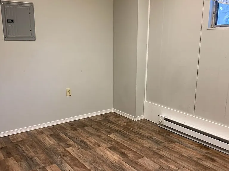 243 E Broad St — Photo 8