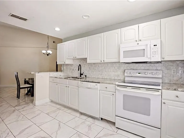 505 Windsor Sq #201 — Photo 19