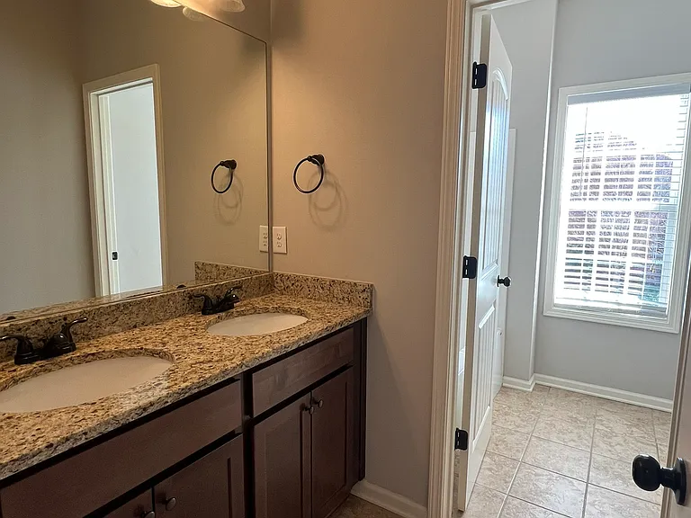 1071 Middleton Ln — Photo 13
