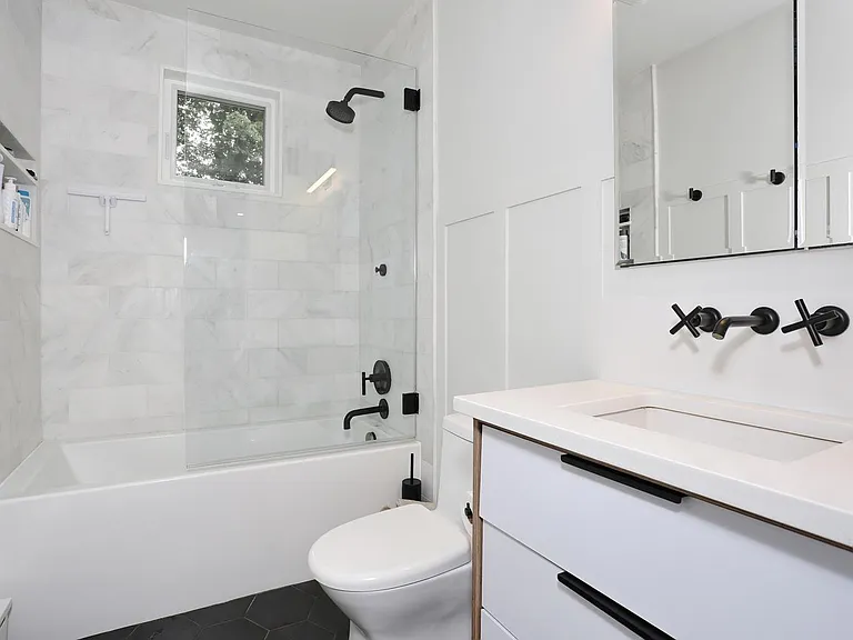 324 Godwin Ave — Photo 7
