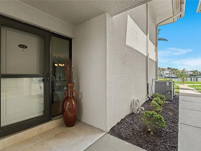 579 Seaview Ct #2 — Photo 16