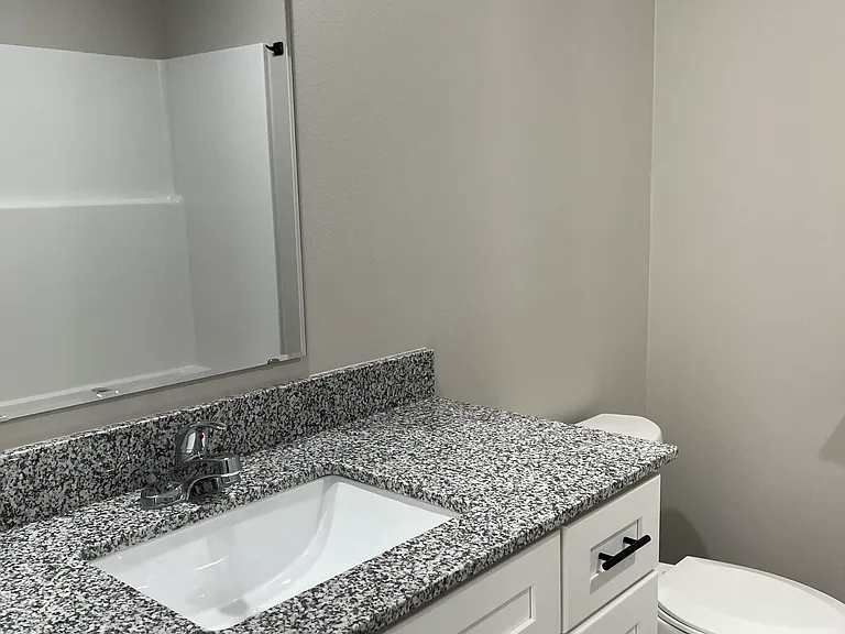 2979 N Dickerson Ave — Photo 6