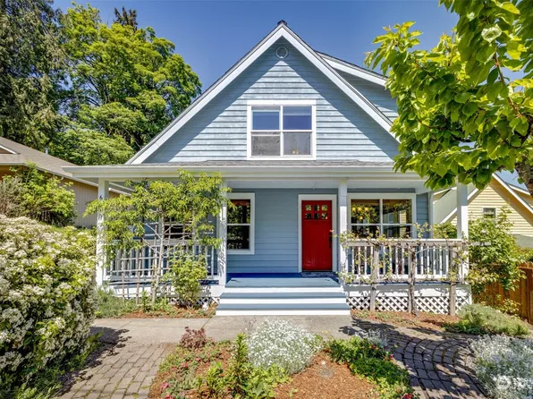 6218 NE Center Street, Suquamish, WA 98392