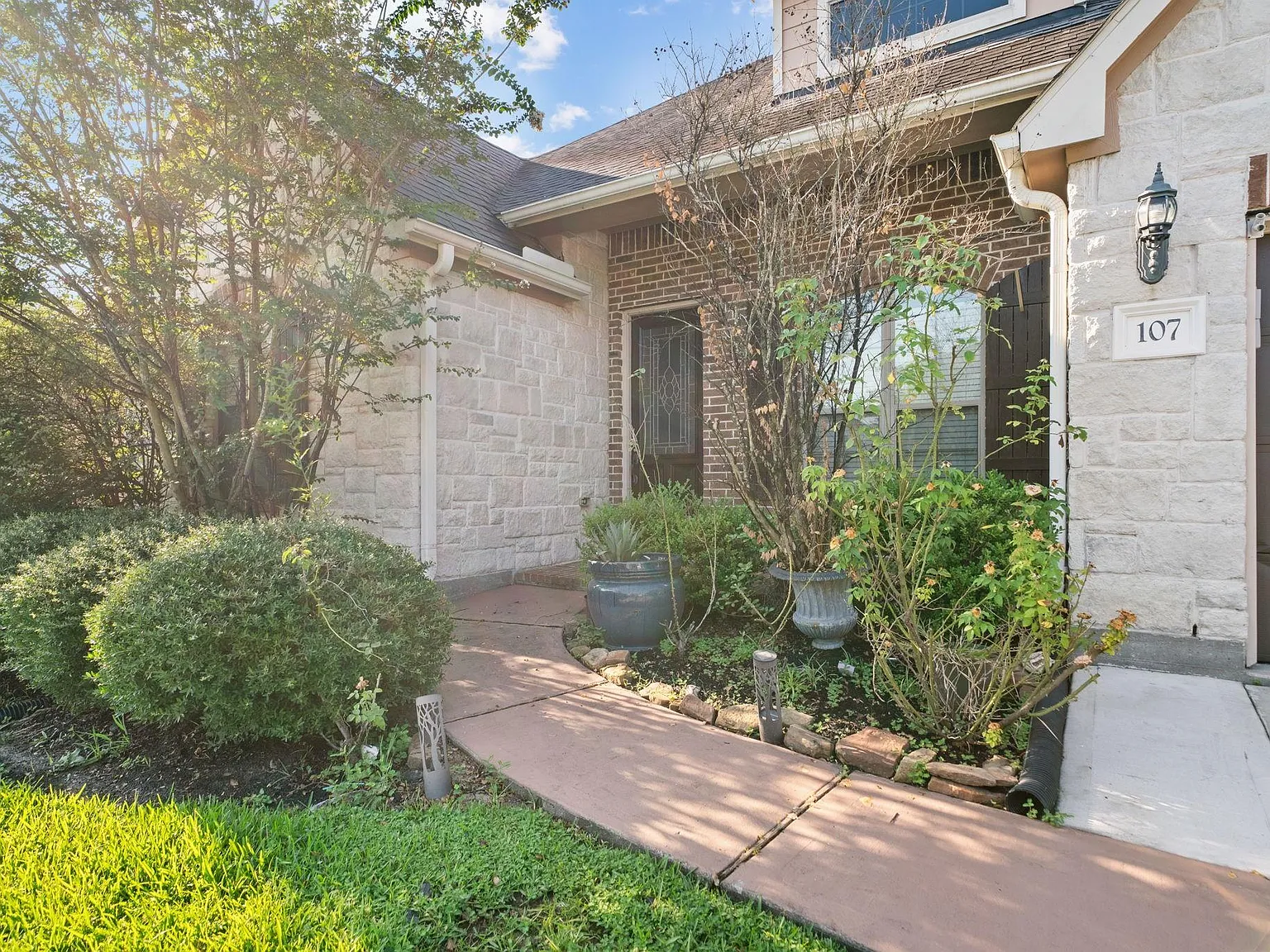 4 bed, 4.0 bath, 3234 sqft, $3,495 — Photo 2