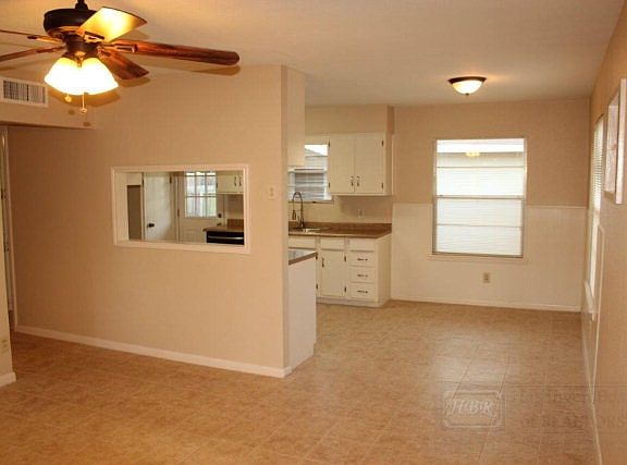 3rd image of 706 E Jim Hogg Ave