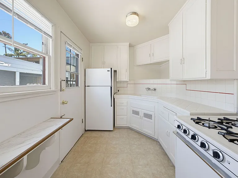 45 Roswell Ave — Photo 4