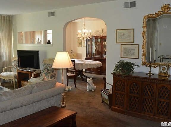 3rd image of 553 Manatuck Blvd