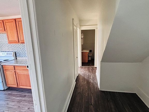 5th image of 559 E Broad St #4