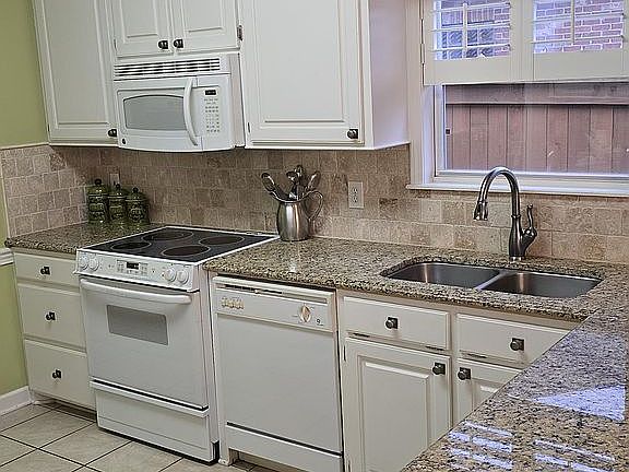 Kitchen/Granite Counters