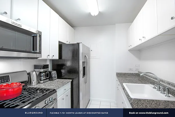 Rented by The Blueground | media 6